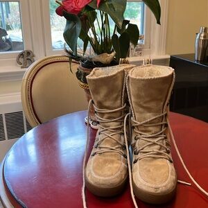 Size 10 Givenchy snow boot suede beige
